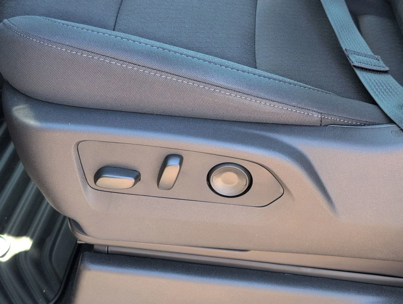New 2026 Sterling Metallic GMC Elevation image 14