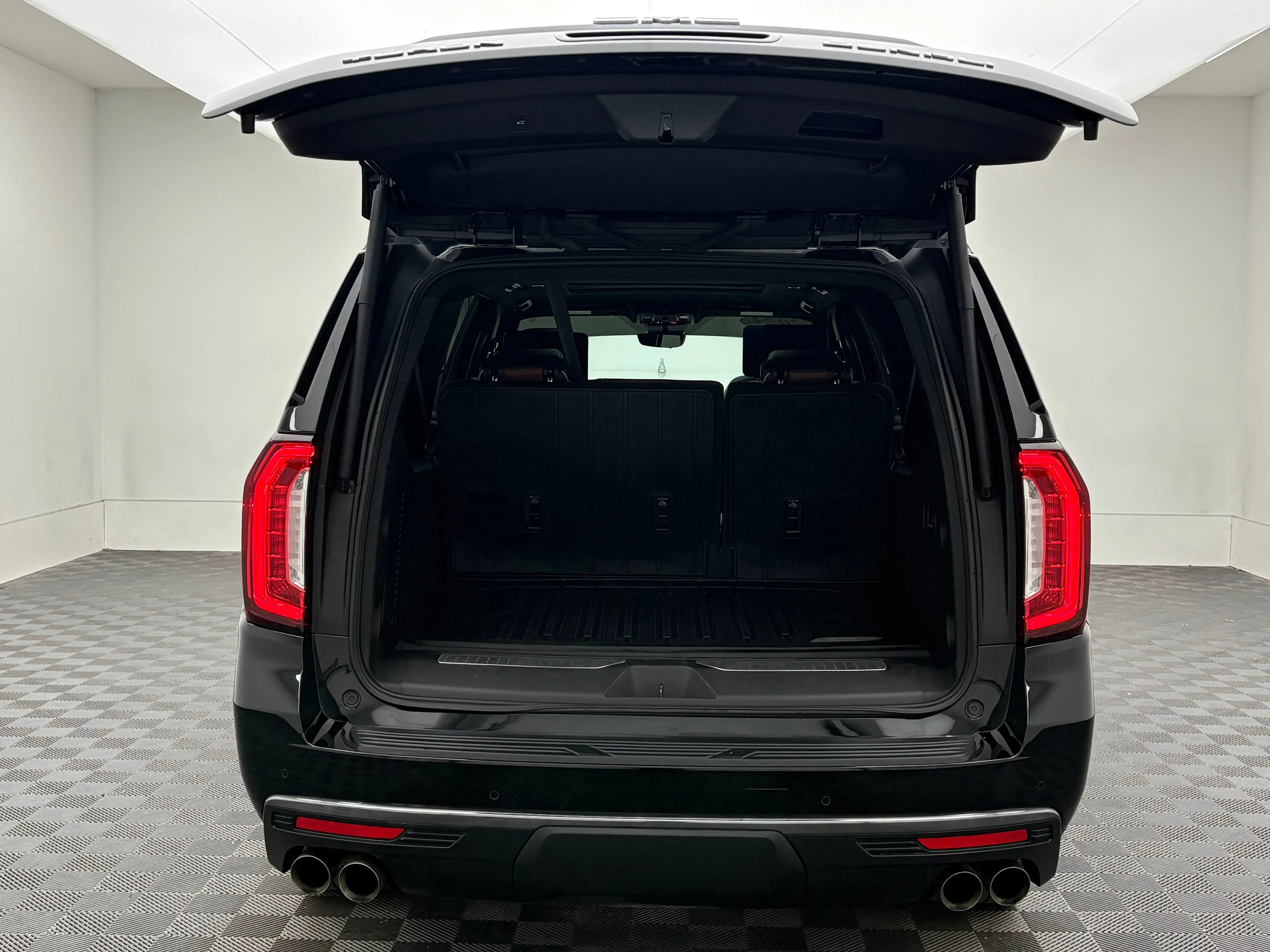 Used 2023 Onyx Black GMC Denali Ultimate image 12