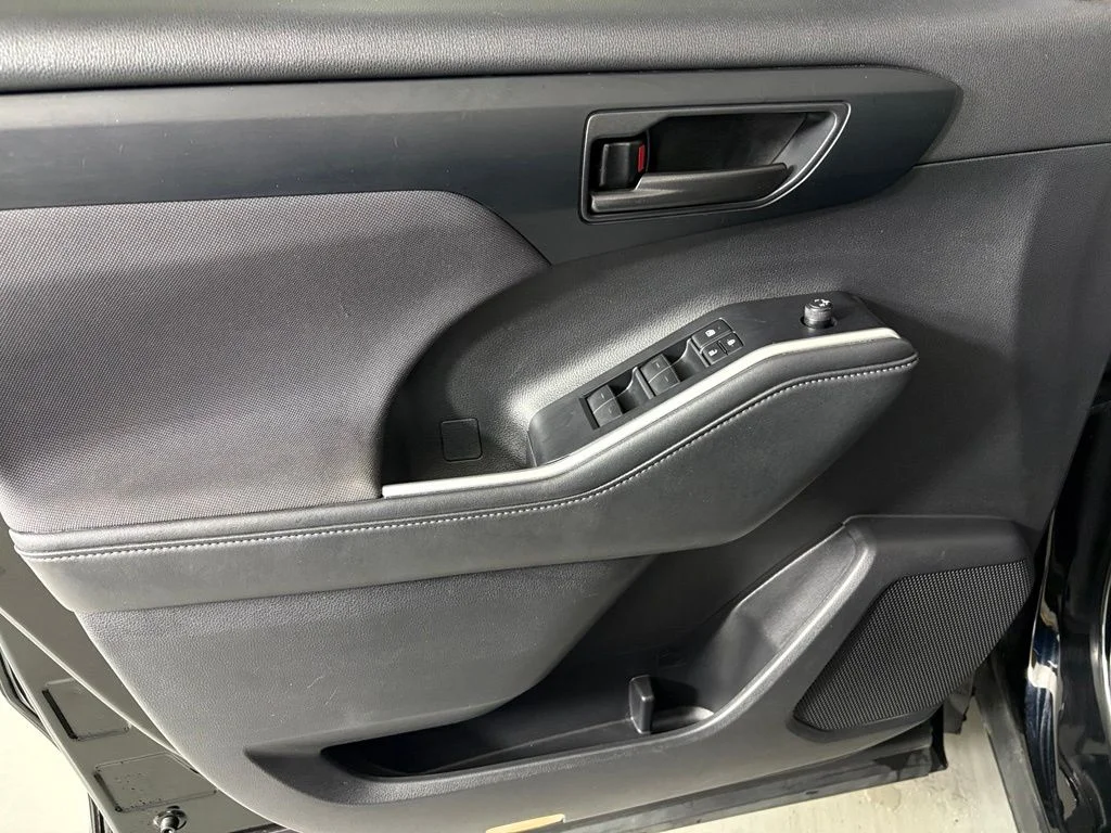 Used 2023 Black Toyota L image 14