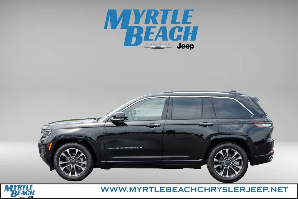 Used 2022 Diamond Black Jeep Overland image 3