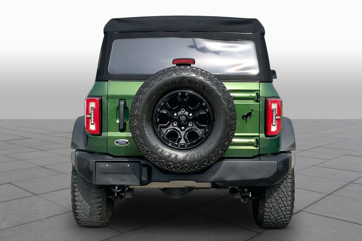 Used 2023 Eruption Green Metallic Ford Wildtrak image 5