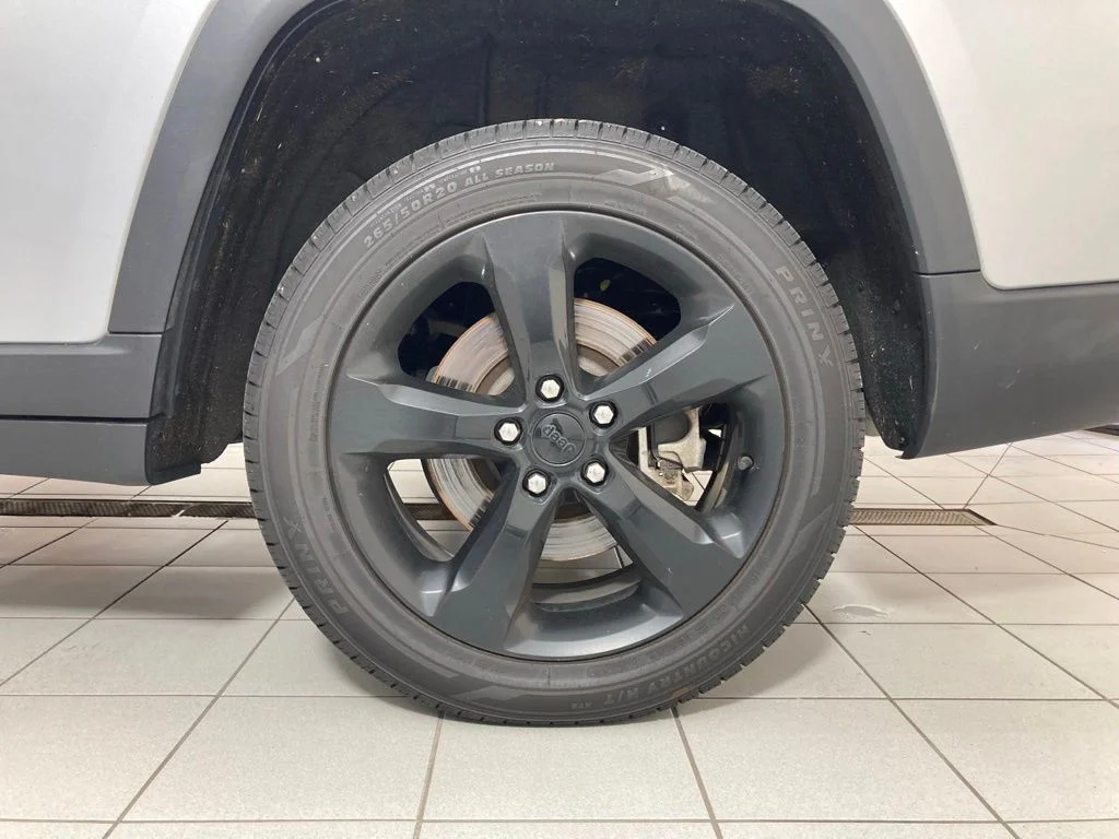 Used 2022 Silver Jeep Limited image 26