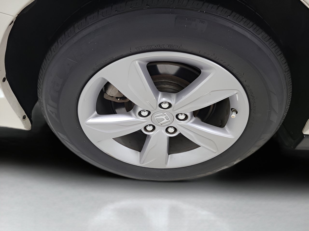 Certified Used 2019 White Diamond Pearl Honda EX-L image 8