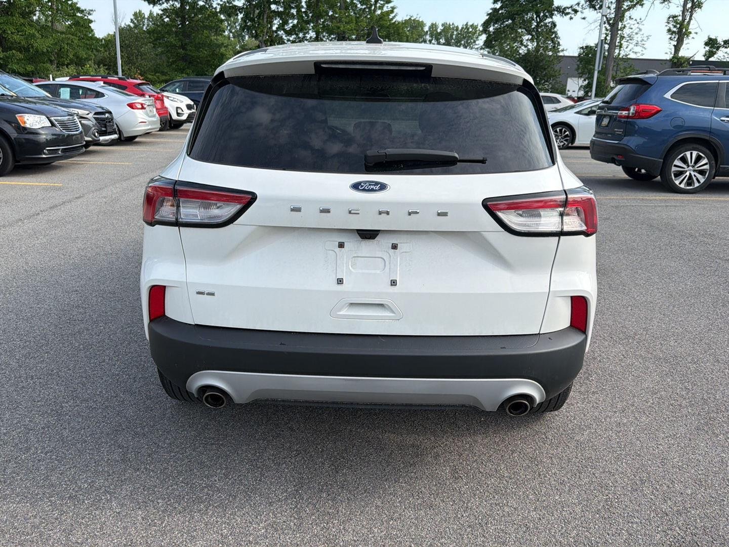 Used 2022 Star White Metallic Tri-Coat Ford SE image 5
