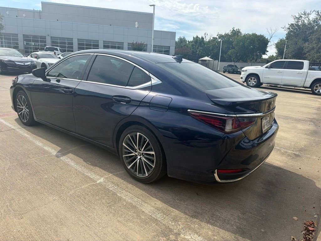 Used 2025 Blue Lexus 300h image 7