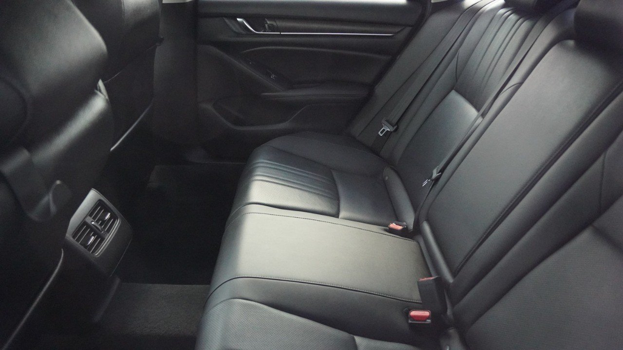 Used 2019 White Honda Touring 2.0T image 11
