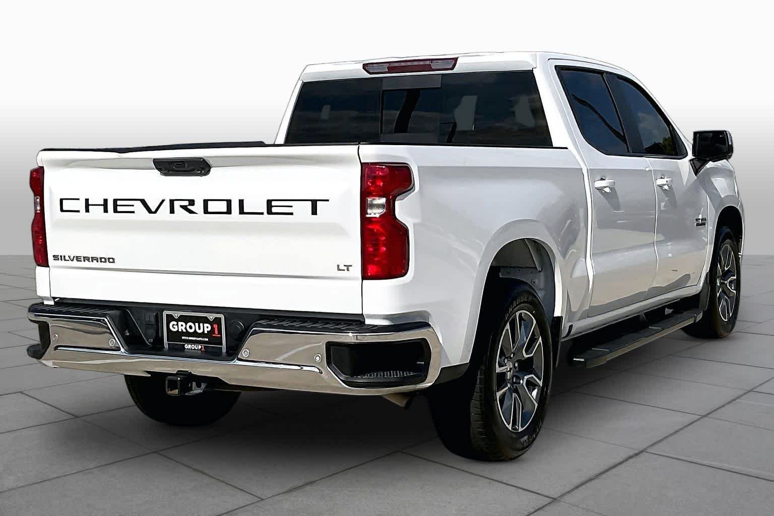 Used 2024 Summit White Chevrolet LT image 13