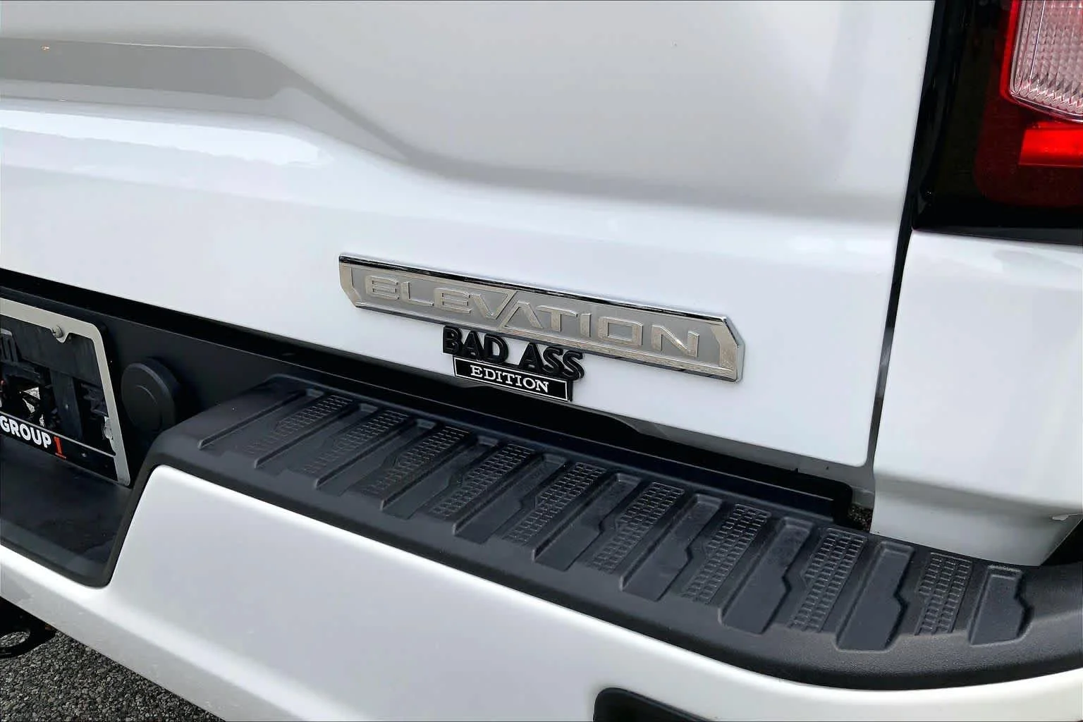 Used 2024 Summit White GMC Elevation image 31