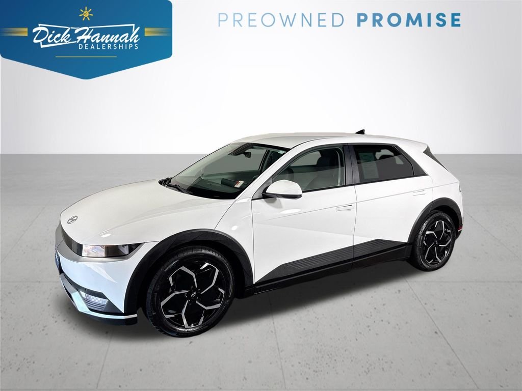 Used 2024 White Hyundai SEL image 1