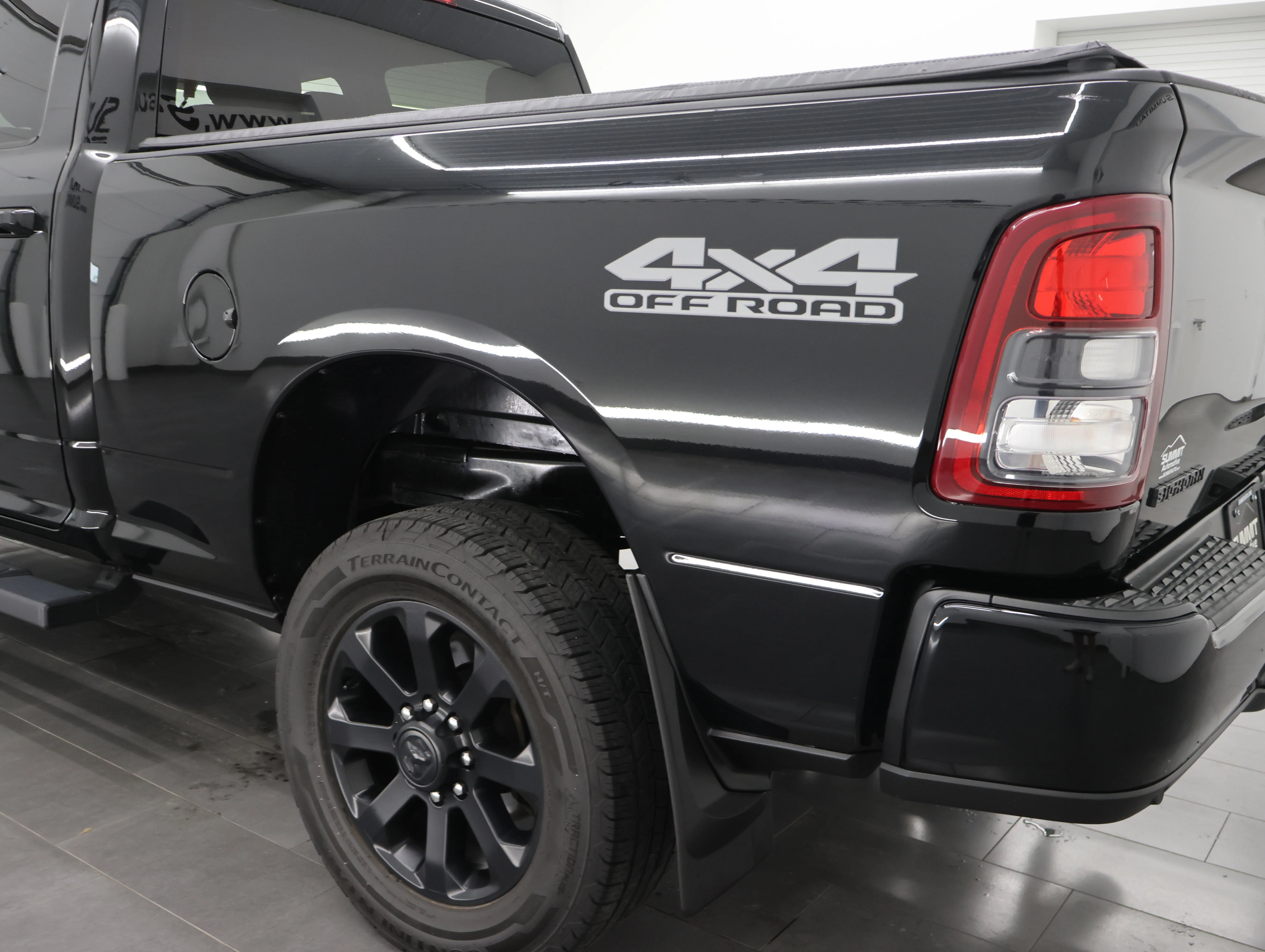 Used 2020 Diamond Black Crystal Pearlcoat Ram Big Horn image 32