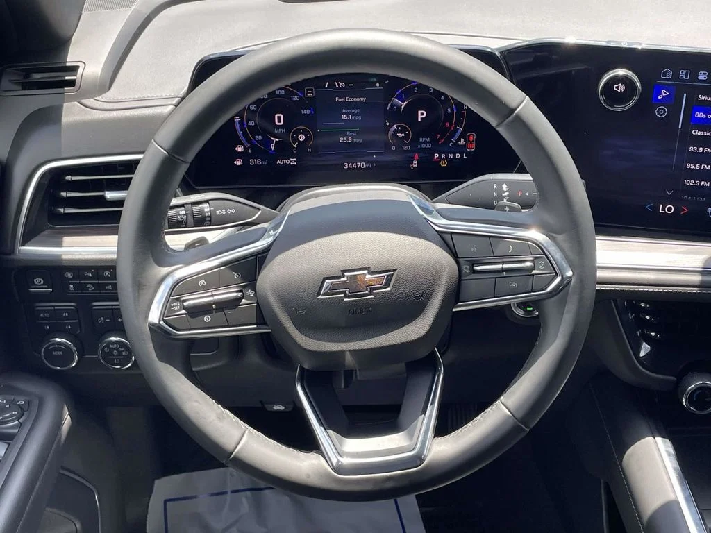 Used 2025 Gray Chevrolet Z71 image 25