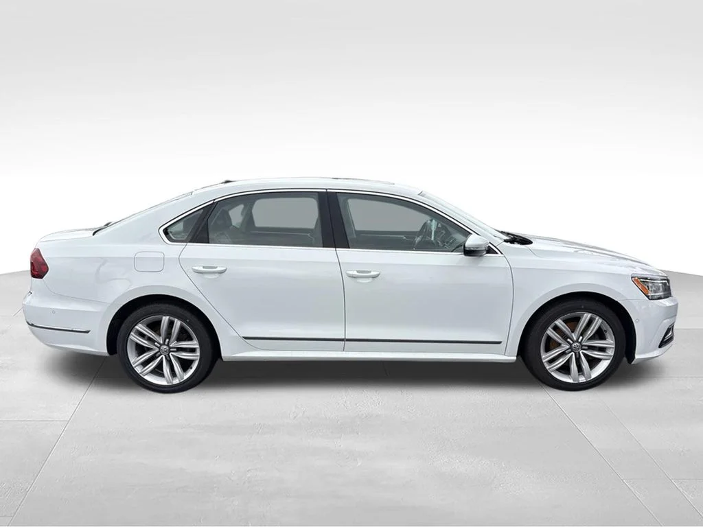 Used 2017 Pure White Volkswagen SEL Premium image 7