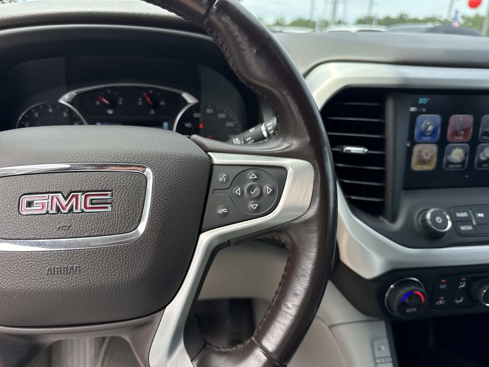 Used 2019 White GMC SLT image 23