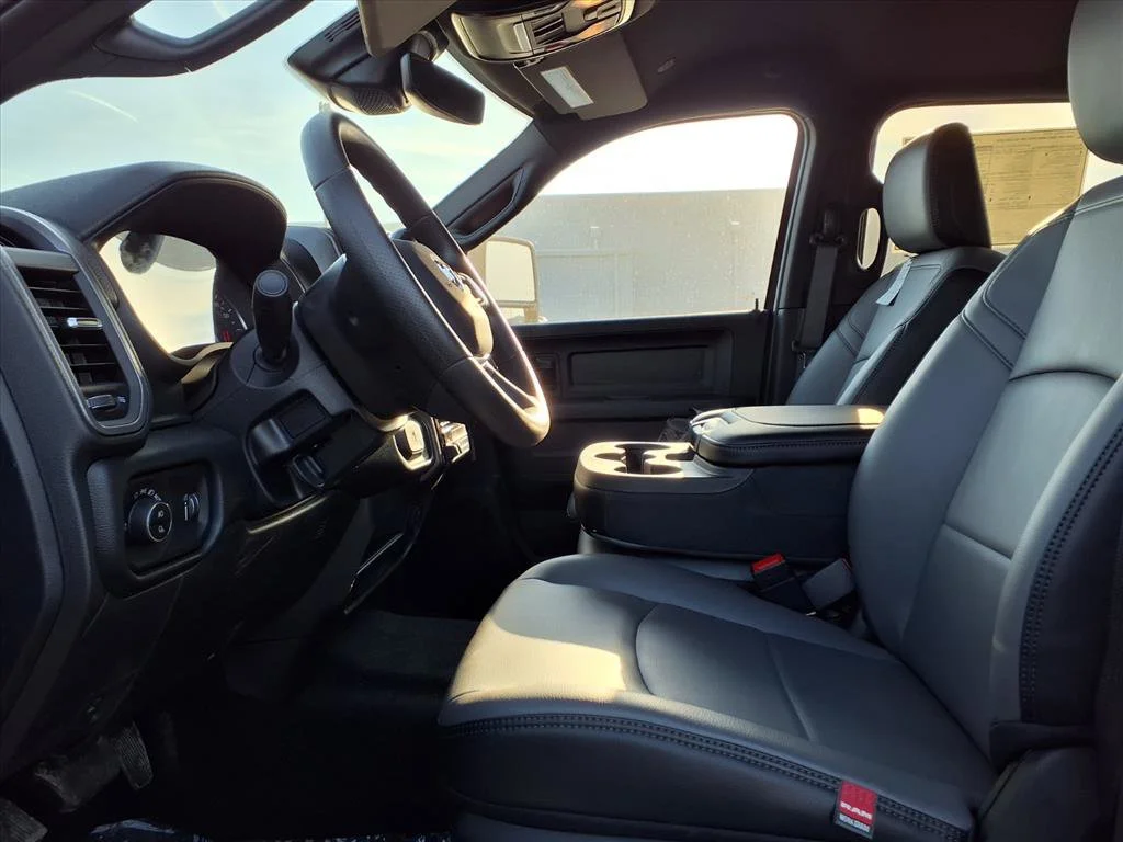 2026 RAM 3500 Tradesman - Photo 13