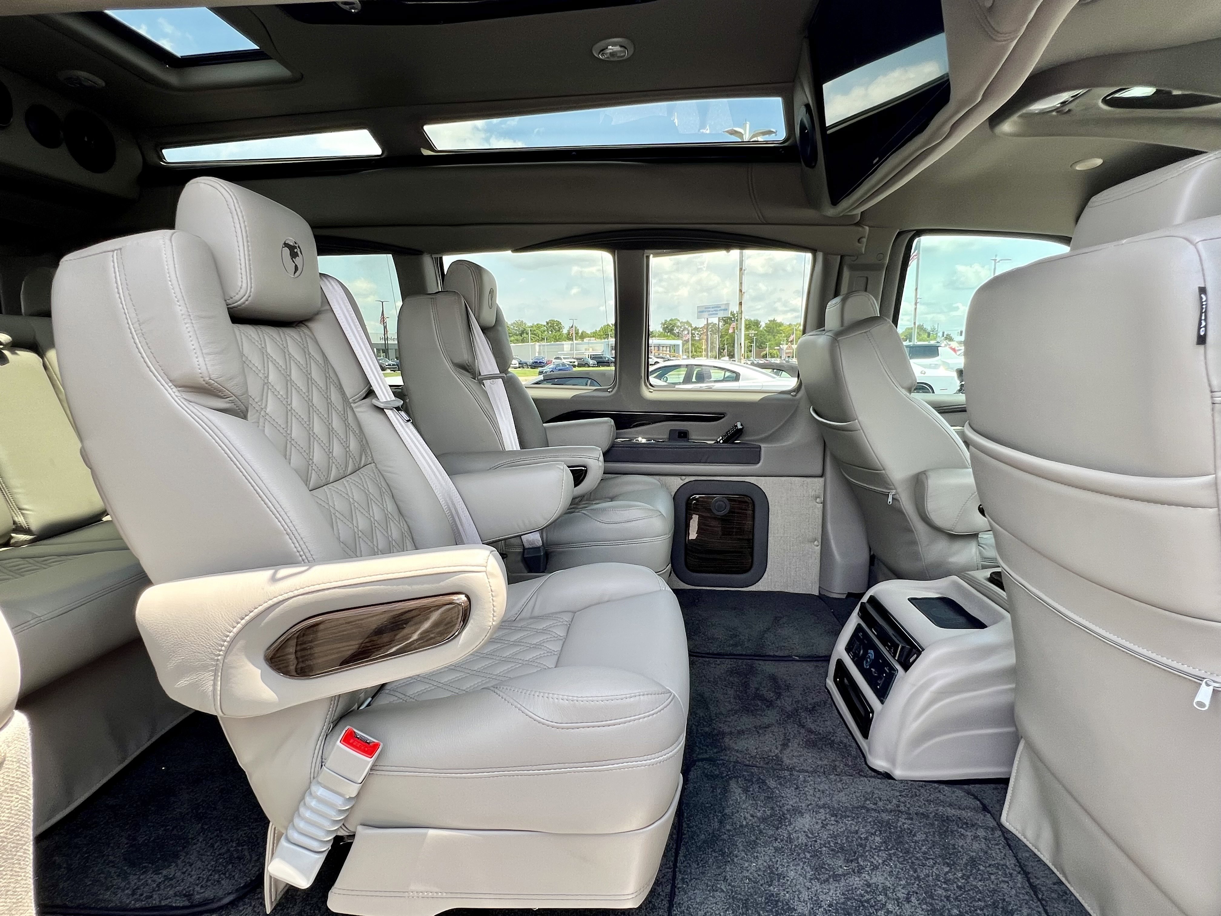 2025 GMC Savana Cargo Work Van - Photo 26