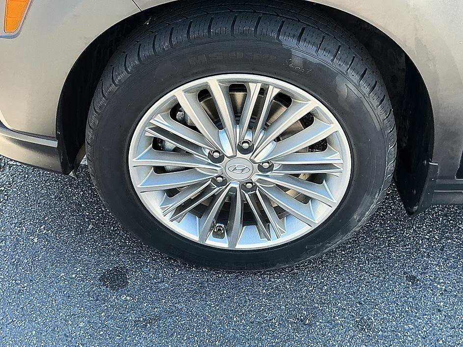 Used 2019 Ultra Black Pearl Hyundai SEL image 10