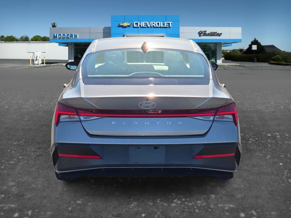 Used 2025 Fluid Metal Hyundai SEL Convenience image 4
