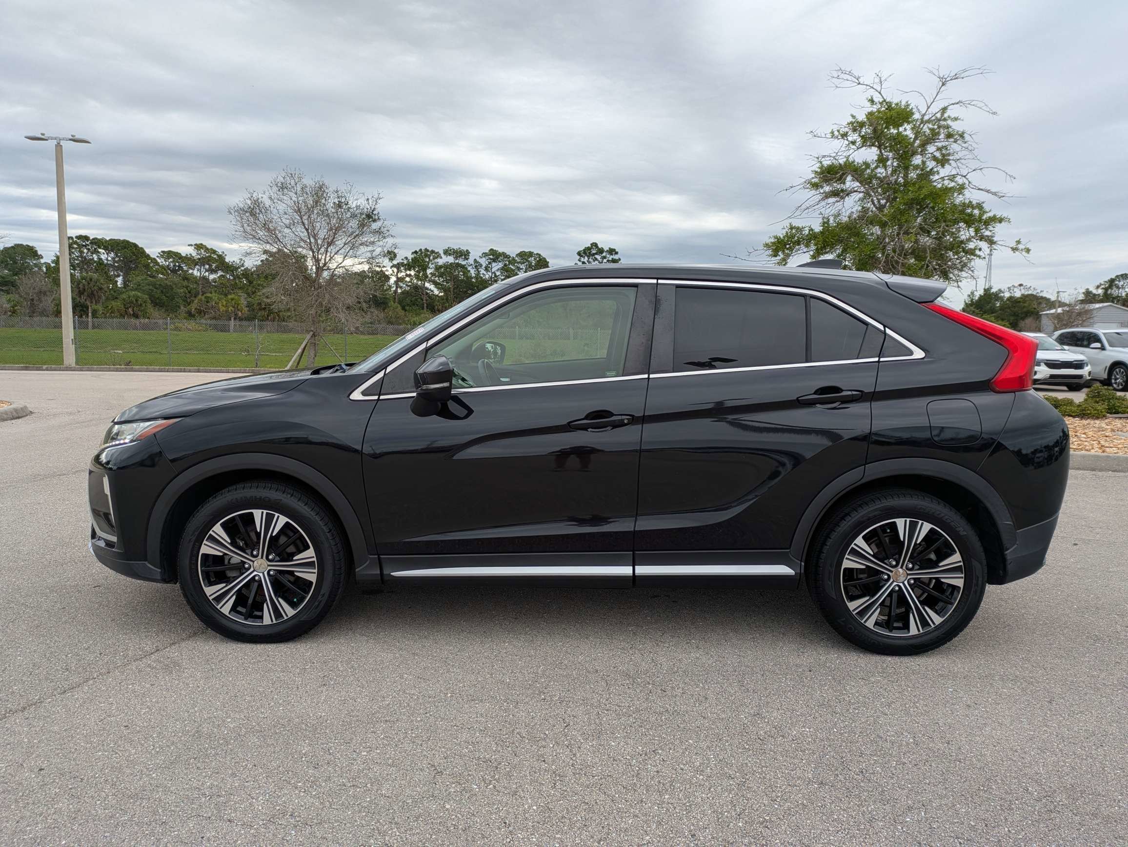 Used 2020 Tarmac Black Metallic Mitsubishi SE image 8