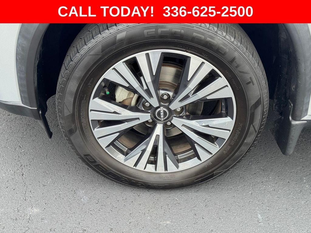 Used 2022 Silver Nissan SV image 9