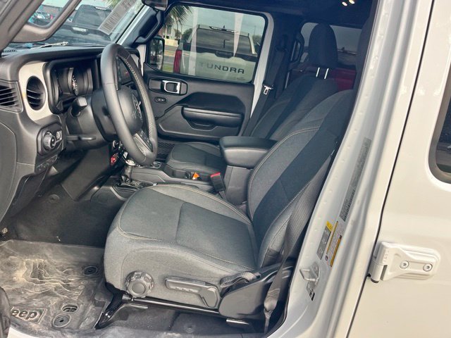 Used 2025 White Jeep Willys image 9