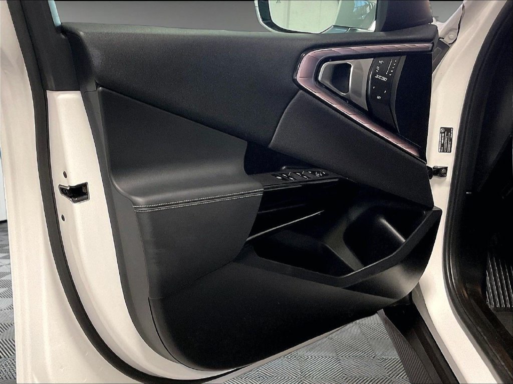 Used 2026 White BMW 30 xDrive image 9