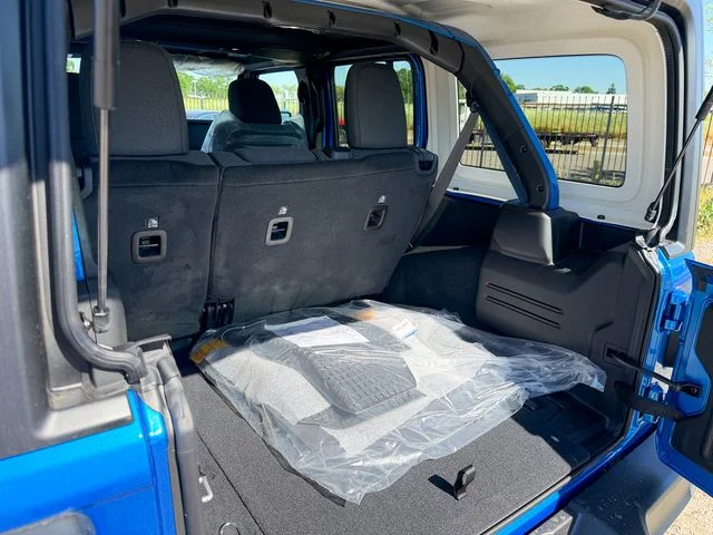 New 2026 Hydro Blue Pearl-Coat Exterior Paint Jeep Rubicon image 25