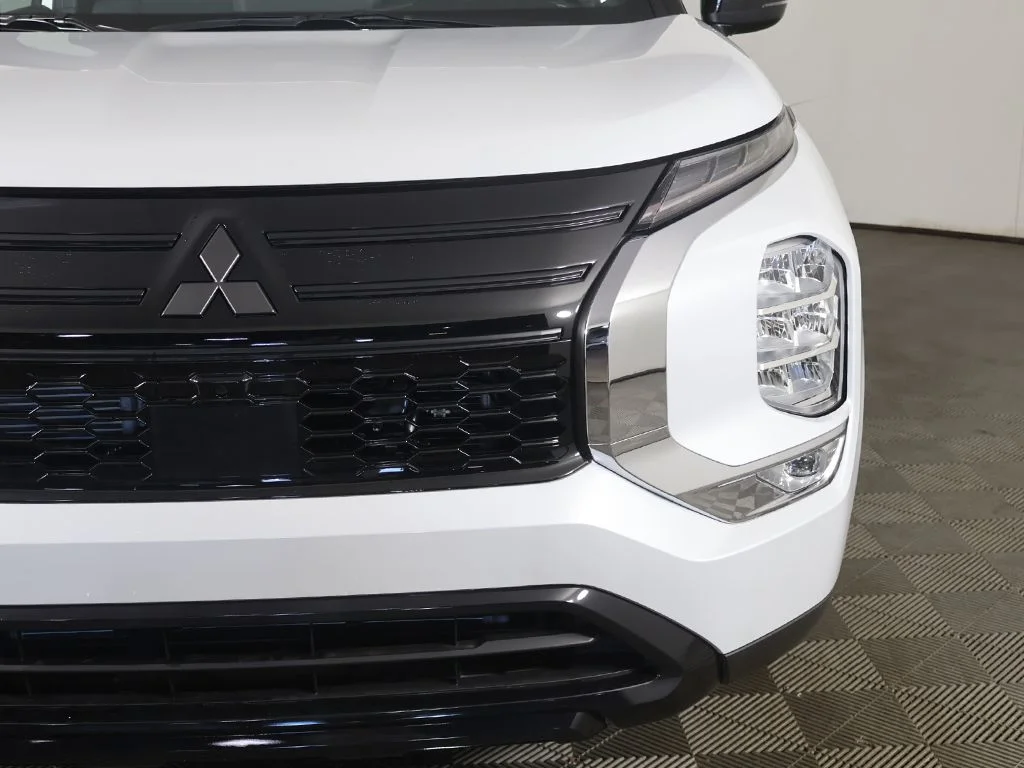 New 2026 White Mitsubishi LE 1.5T 2WD image 14