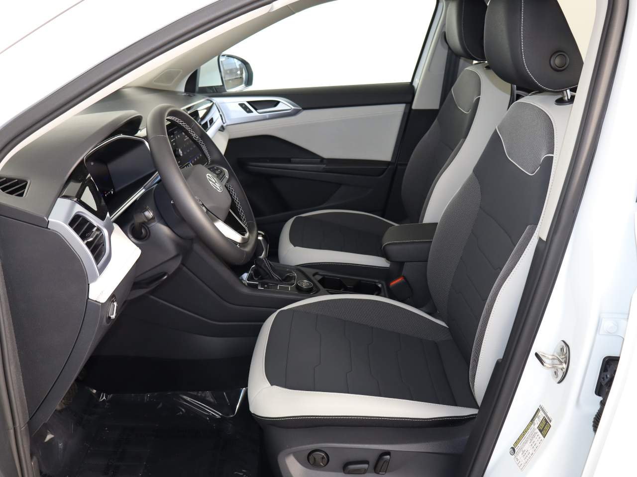 New 2026 Pure White Volkswagen SE 4Motion image 10