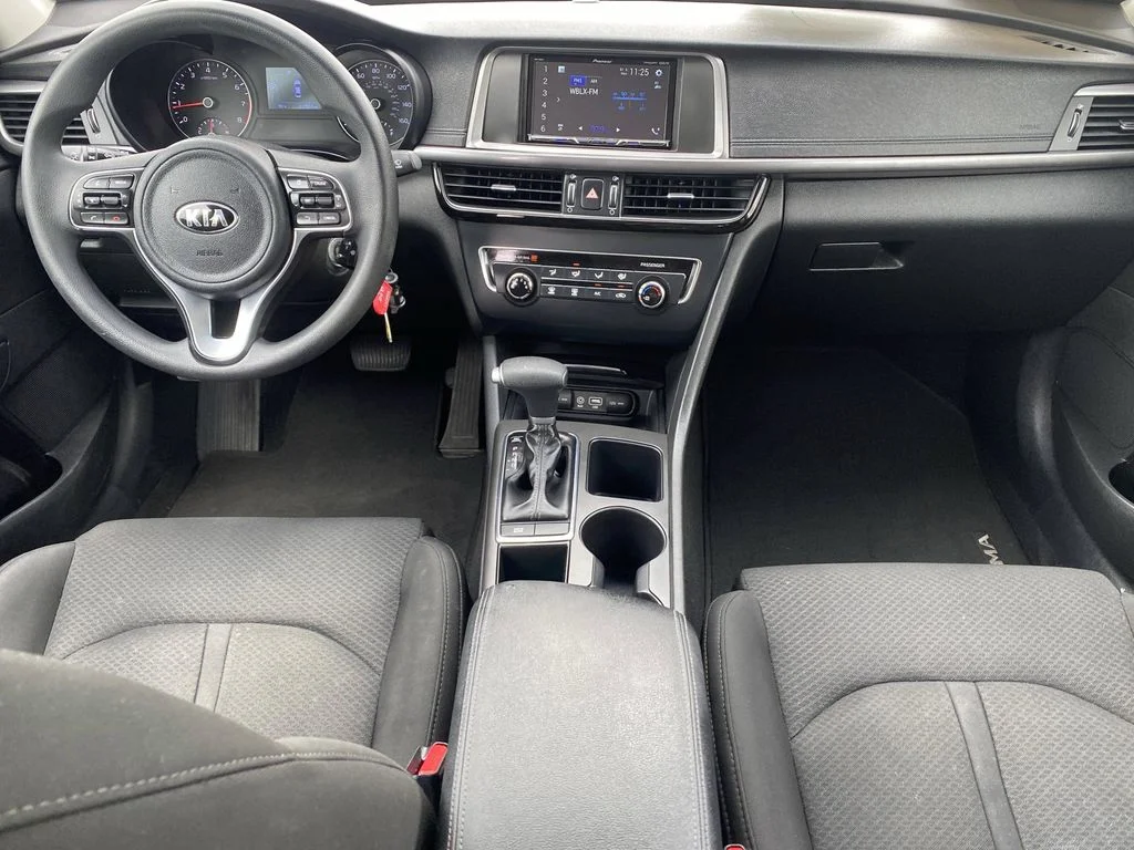 Used 2017 Sparkling Silver Kia LX image 15