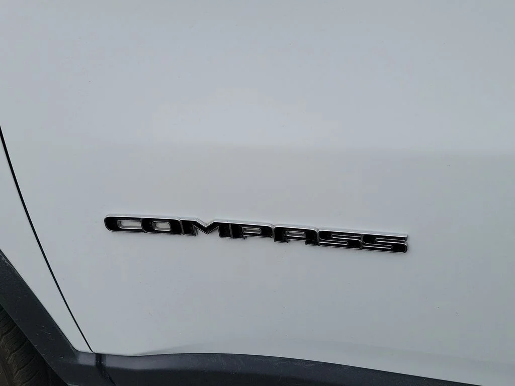 Used 2024 White/off-white Jeep Limited image 17
