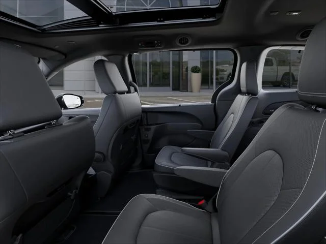 New 2026 Diamond Black Crystal Pearl-Coat Exterior Paint Chrysler Limited image 49