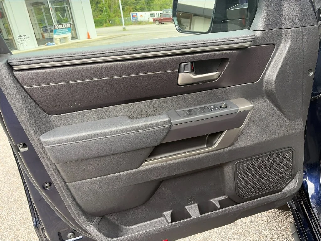 Used 2025  Toyota SR5 image 12