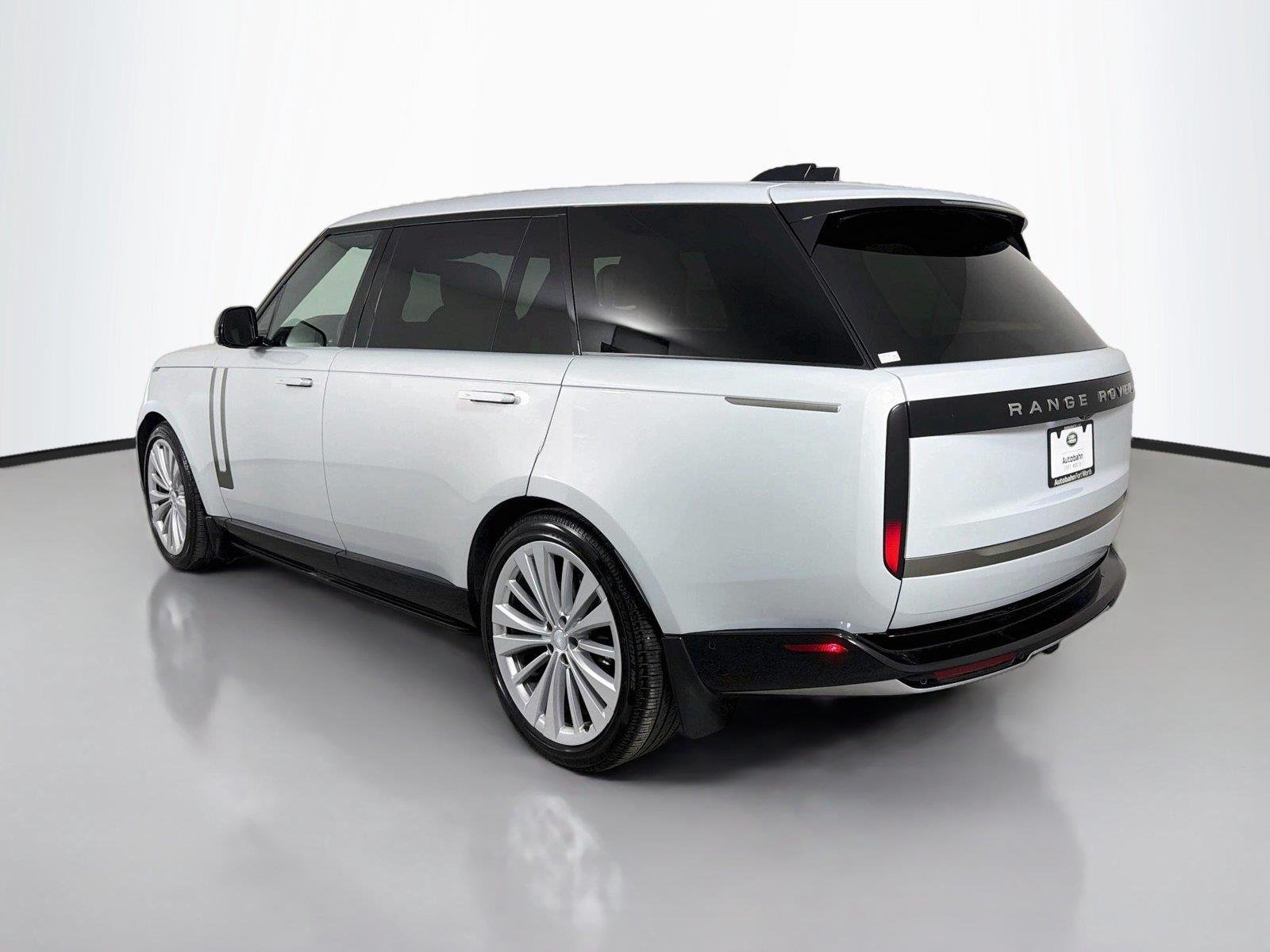 Certified Used 2025 Ethereal Frost Silver SV Bespo Land Rover SE LWB 7 SEATS image 7