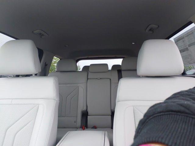New 2026 Shimmering Silver Hyundai SEL image 25
