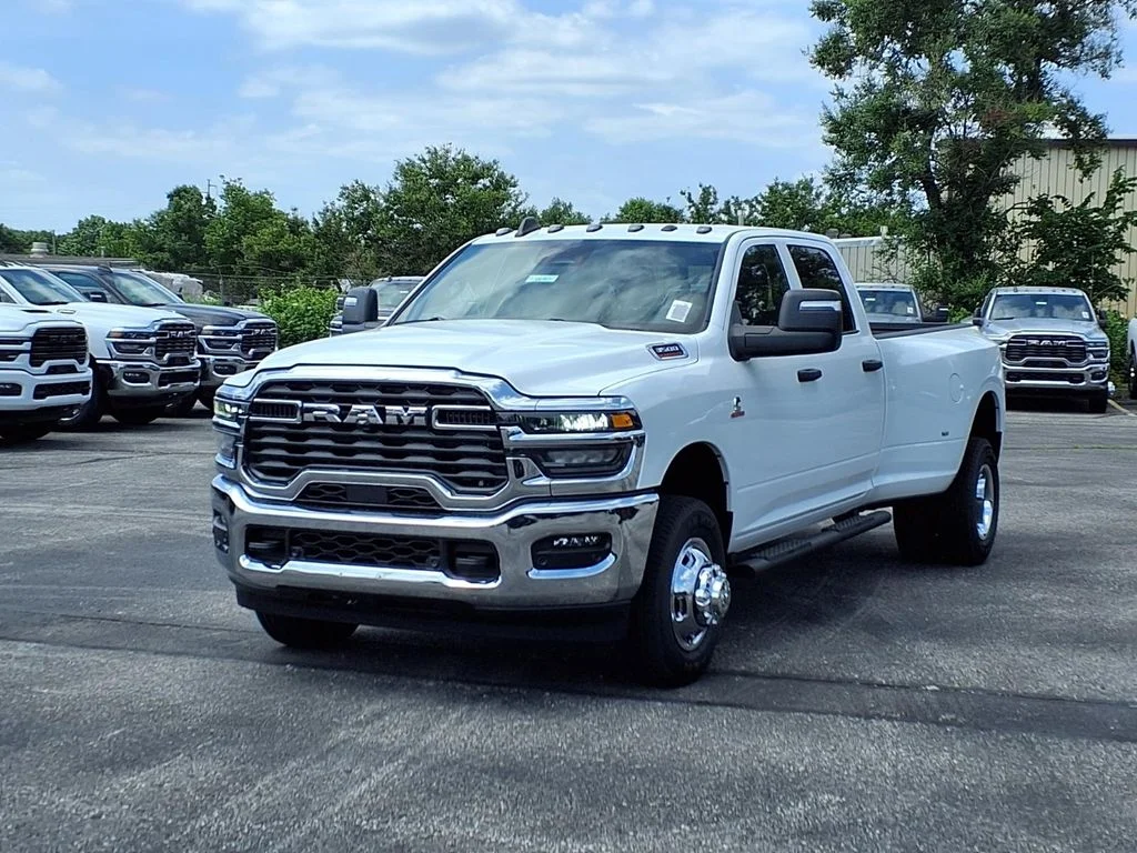 New 2026 Bright White Clear-Coat Exterior Paint RAM Tradesman image 2