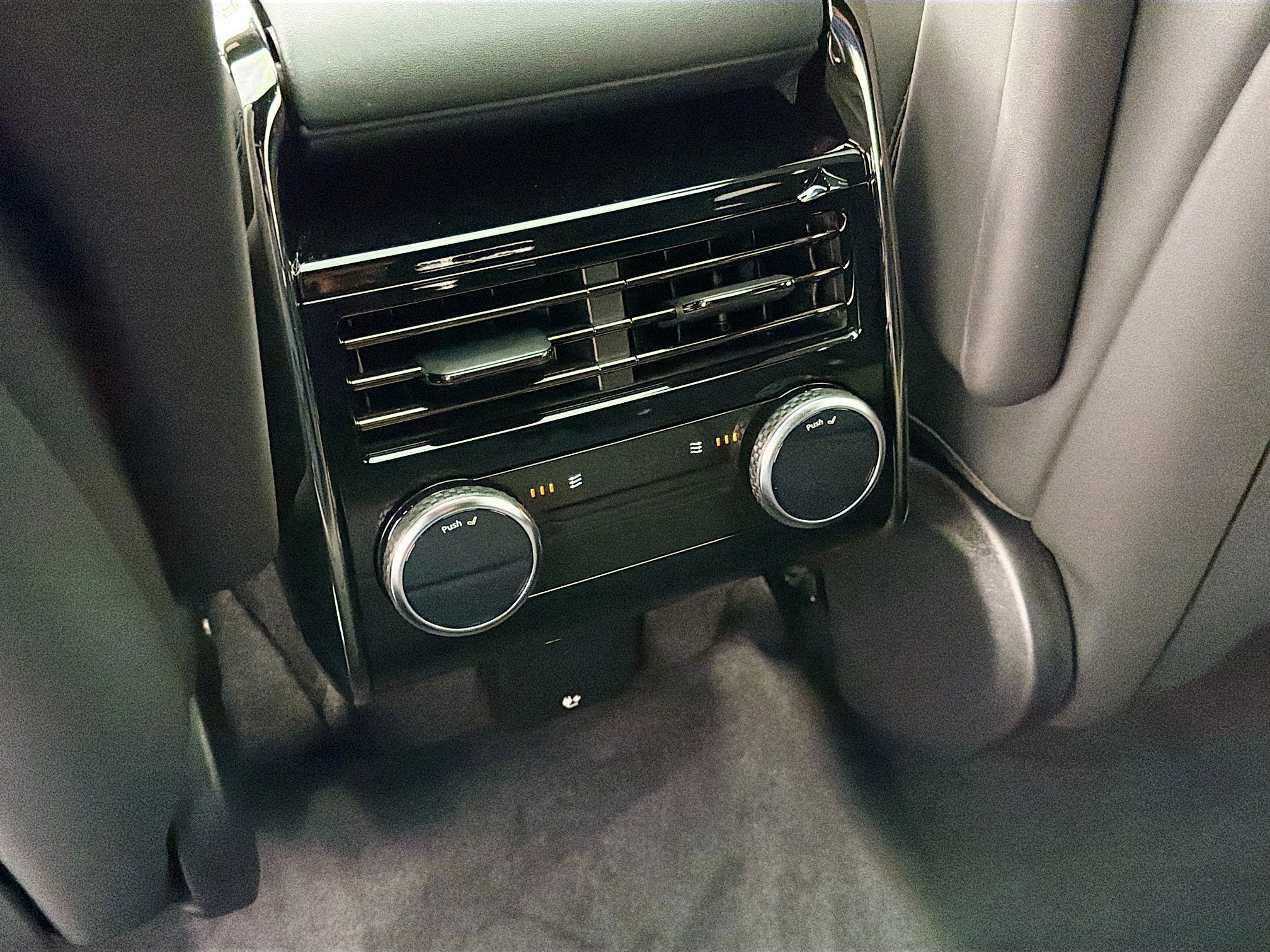 New 2026 Carpathian Grey Land Rover Dynamic SE image 20