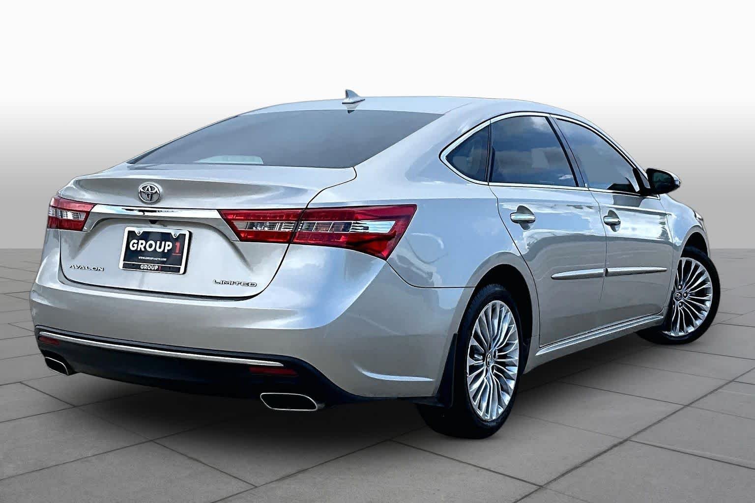 Used 2018 Creme Brulee Mica Toyota Limited image 13