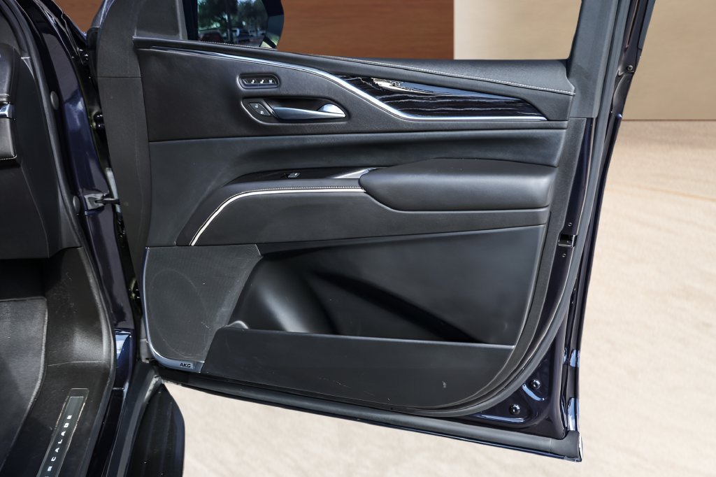 Used 2021 DARK MOON BLUE METALLIC Cadillac Sport image 31