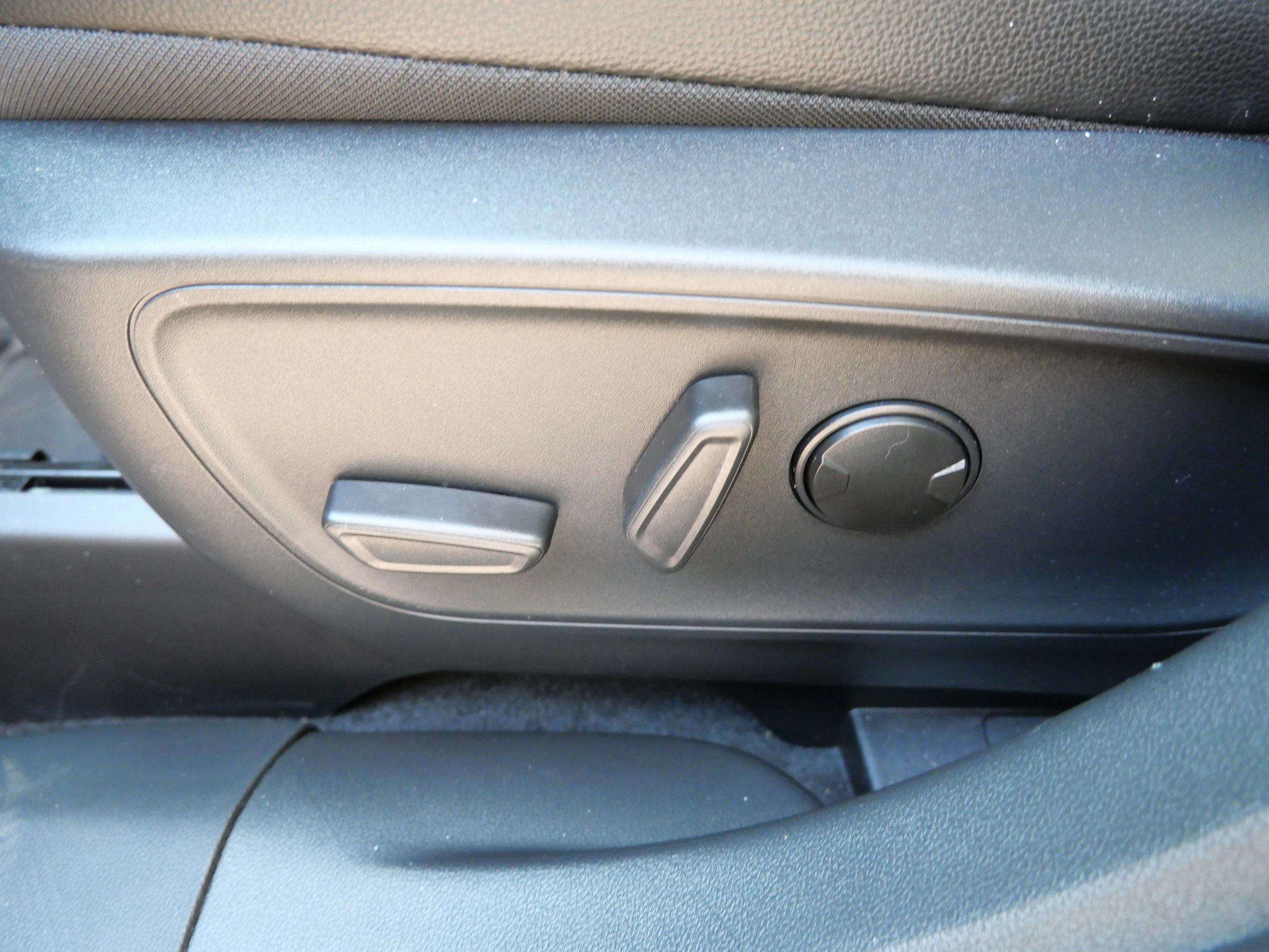 New 2025 Carbonized Gray Metallic Ford PHEV image 19