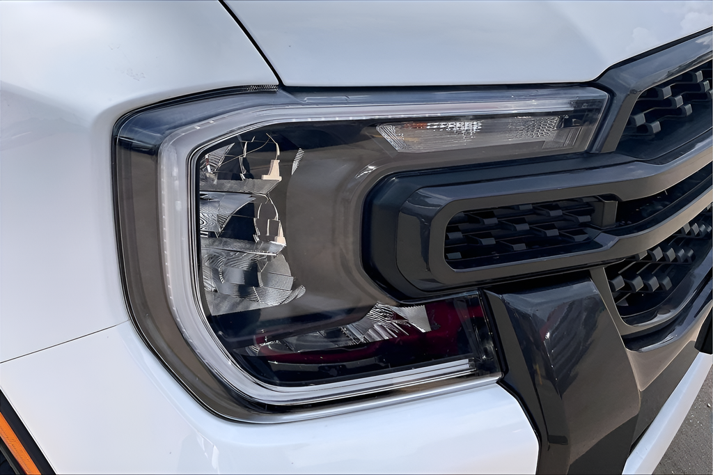 New 2026 Oxford White Ford XLT image 17