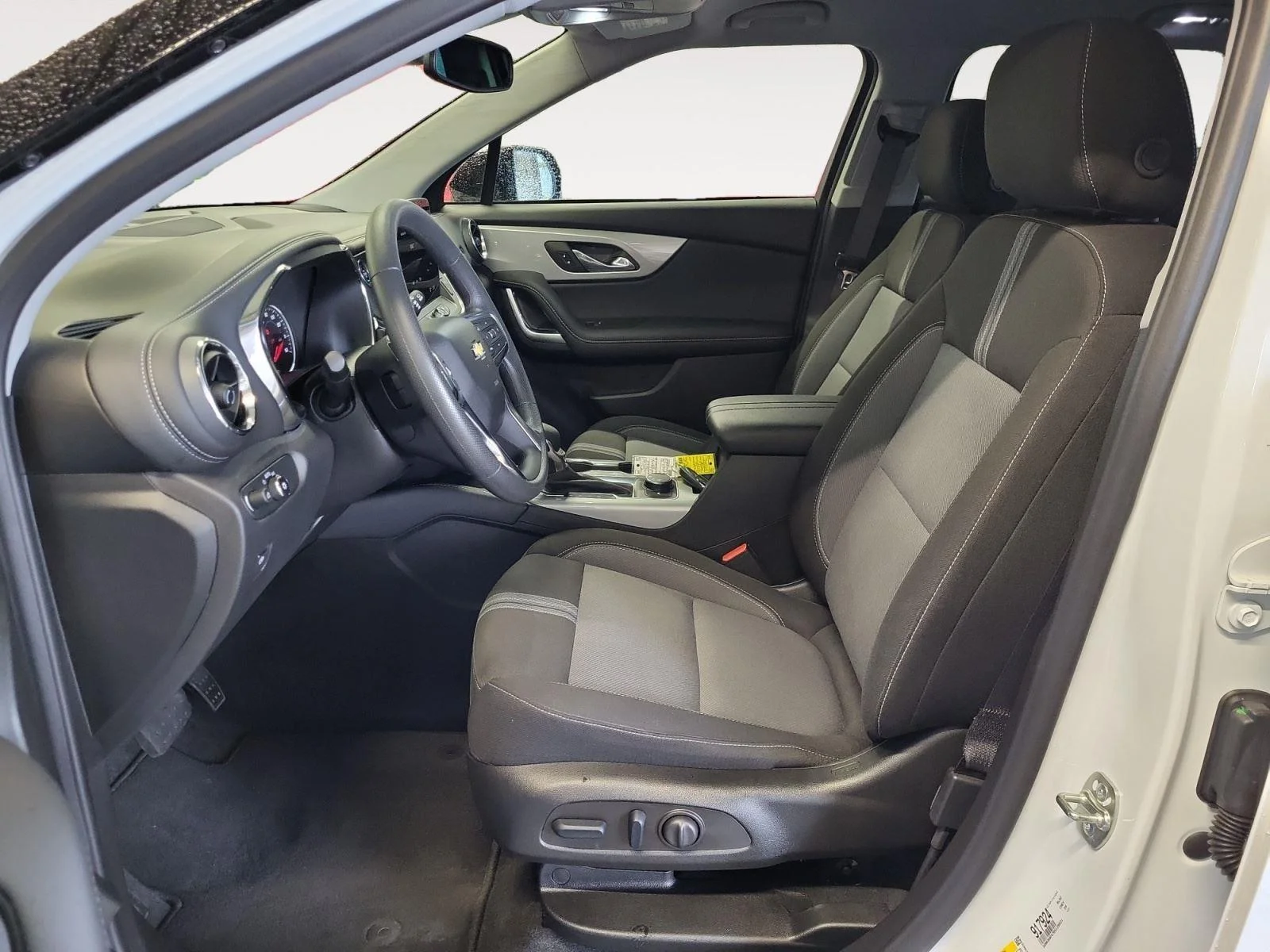 Used 2024 Summit White Chevrolet LT image 10