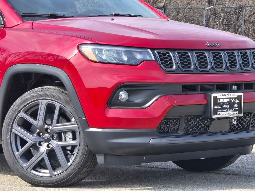 New 2026 Red Hot Pearl-Coat Exterior Paint Jeep Latitude image 3