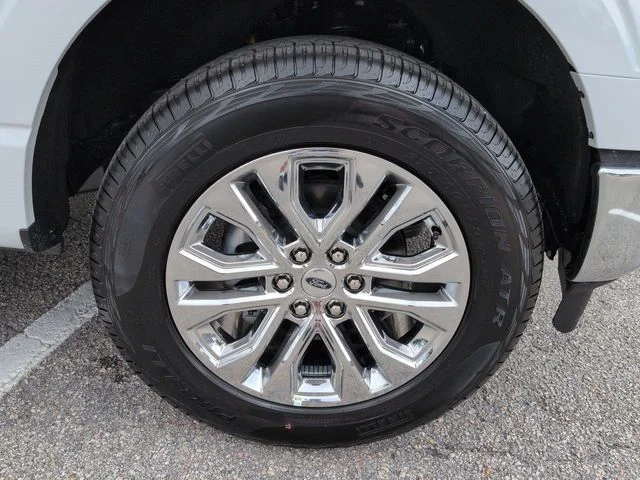 New 2026 Oxford White Ford XLT image 11