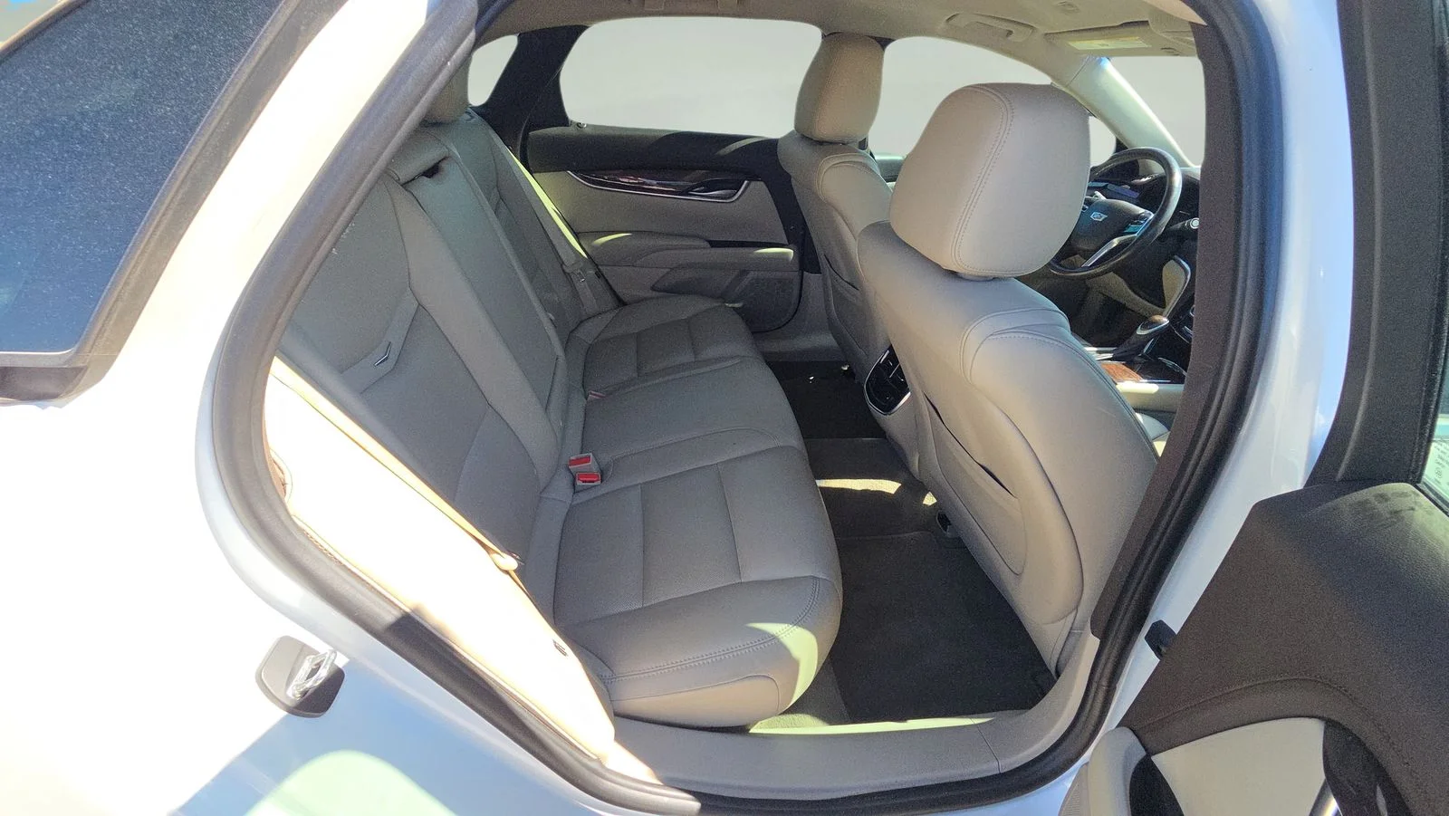 Used 2016 White Cadillac Luxury image 17