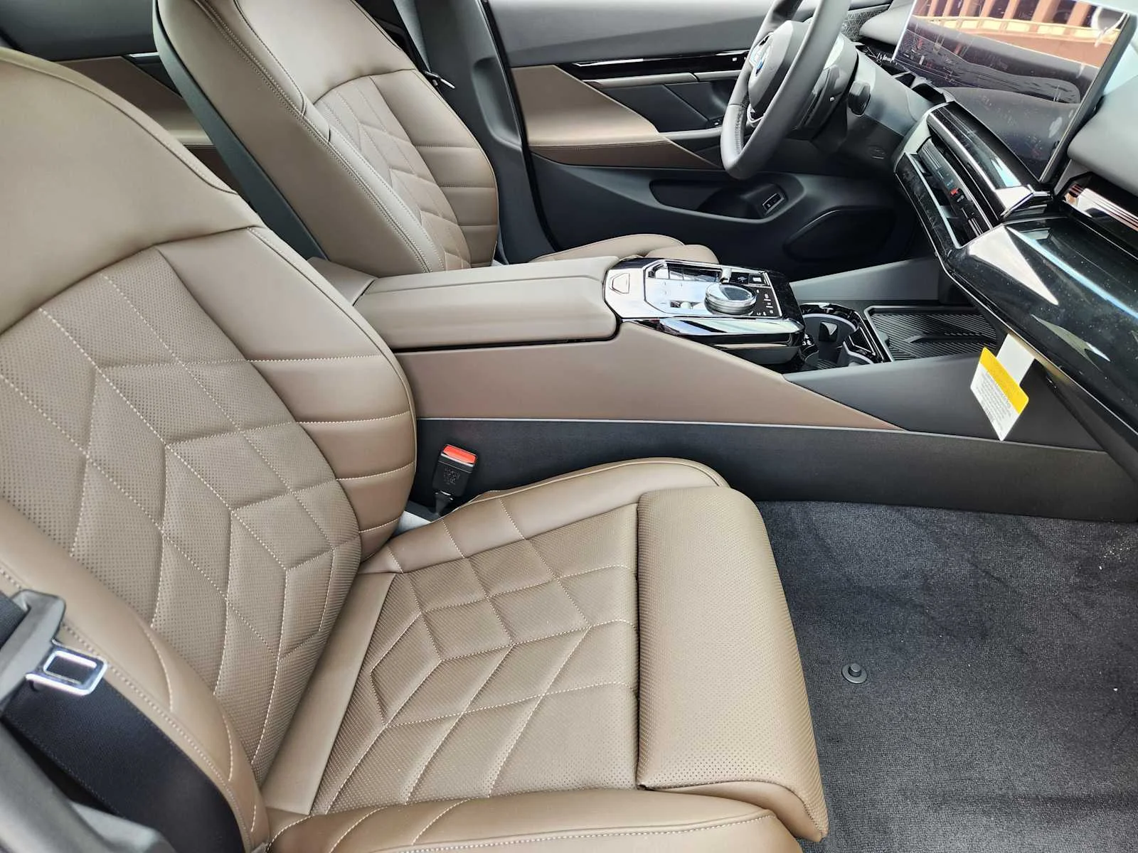 New 2026 Mineral White Metallic BMW 530i image 5