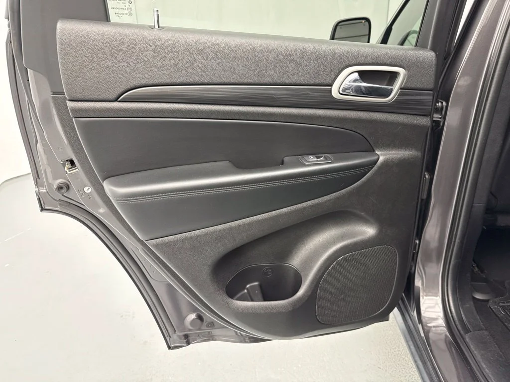 2021 Jeep Grand Cherokee LAREDO E SUV Slide 13