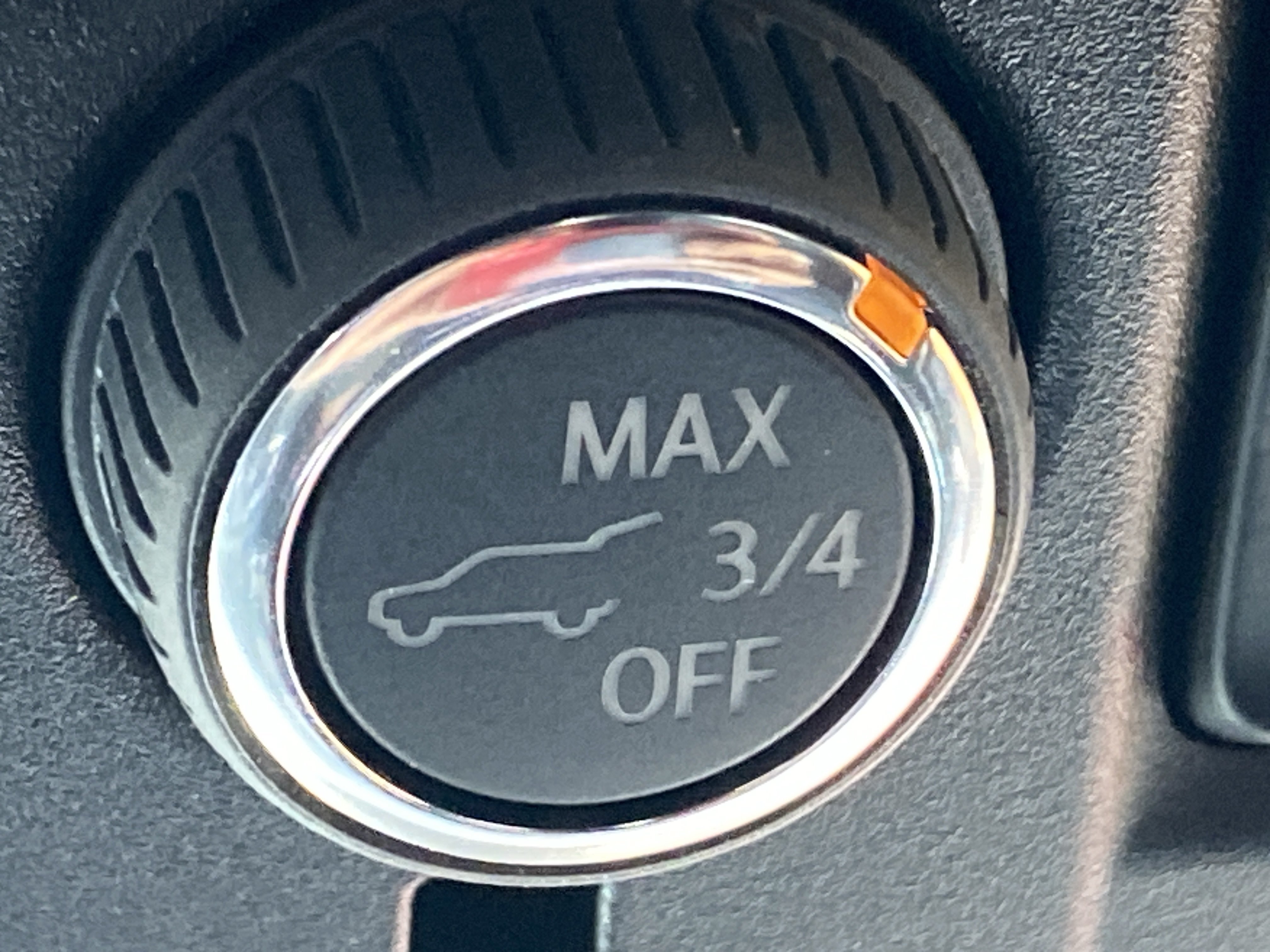 Used 2025 White Frost Tricoat GMC Denali image 34