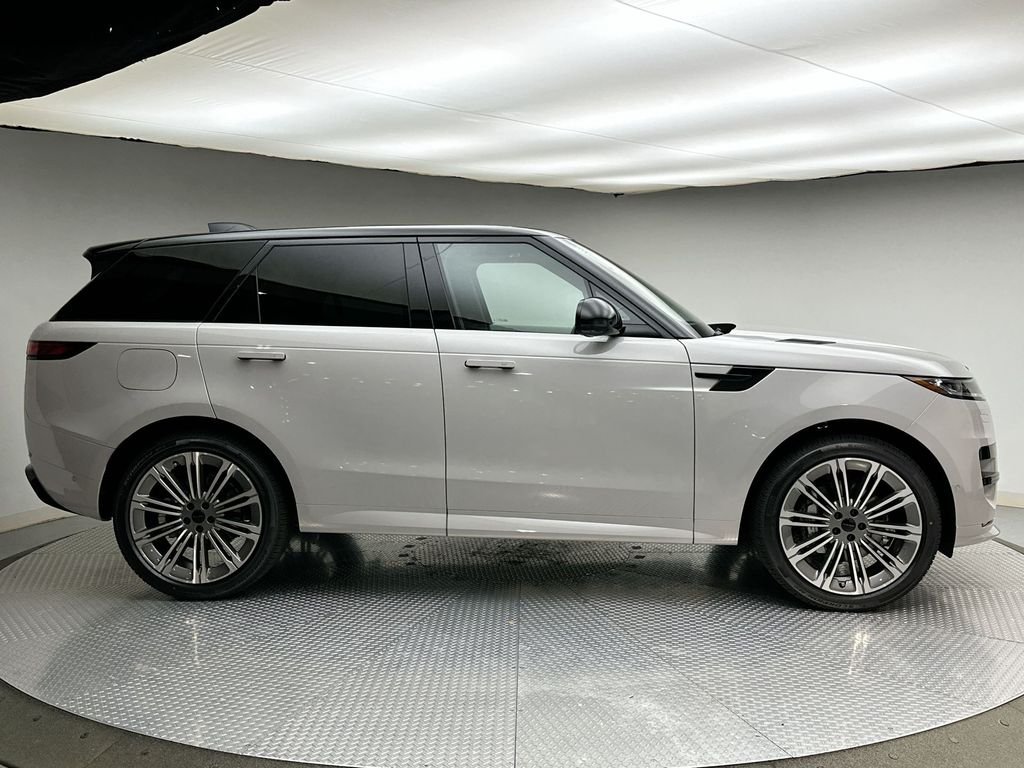 New 2026 Borasco Grey Land Rover Dynamic SE image 4