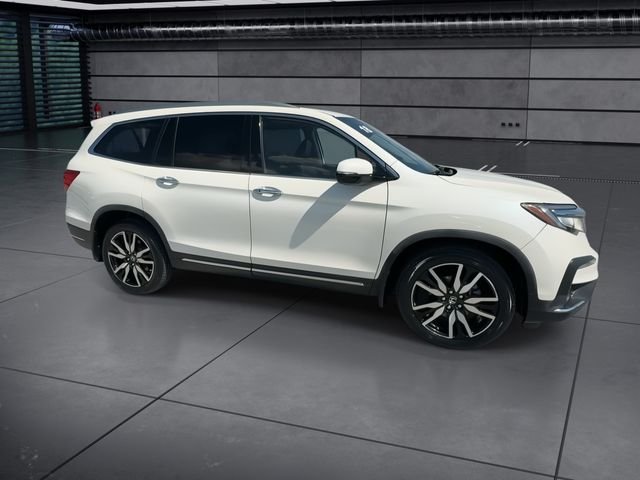 Used 2019  Honda Touring image 2