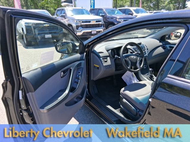Used 2016  Hyundai SE image 16